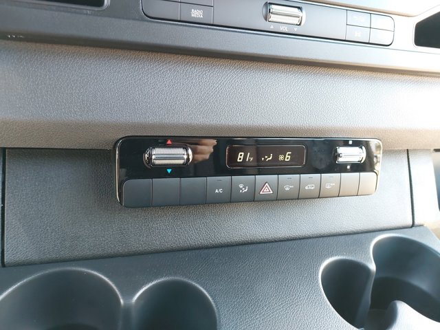 Vehicle image 21 of 33