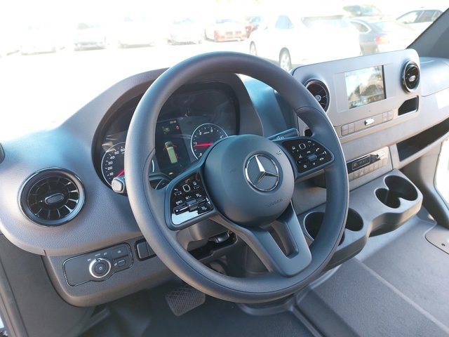 Vehicle image 16 of 33