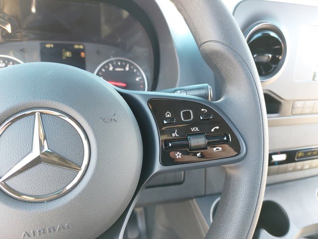 Vehicle image 18 of 33