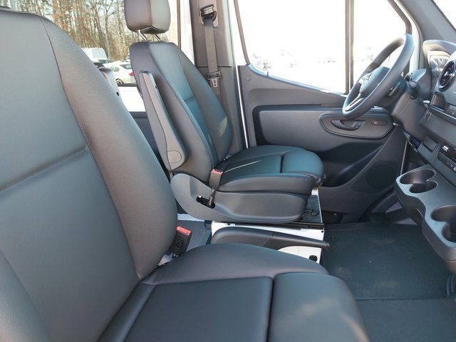 Vehicle image 11 of 33