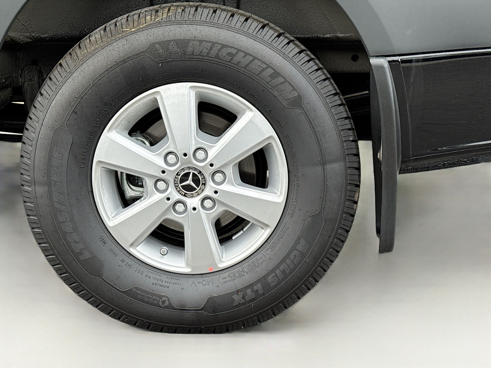 Vehicle image 26 of 27