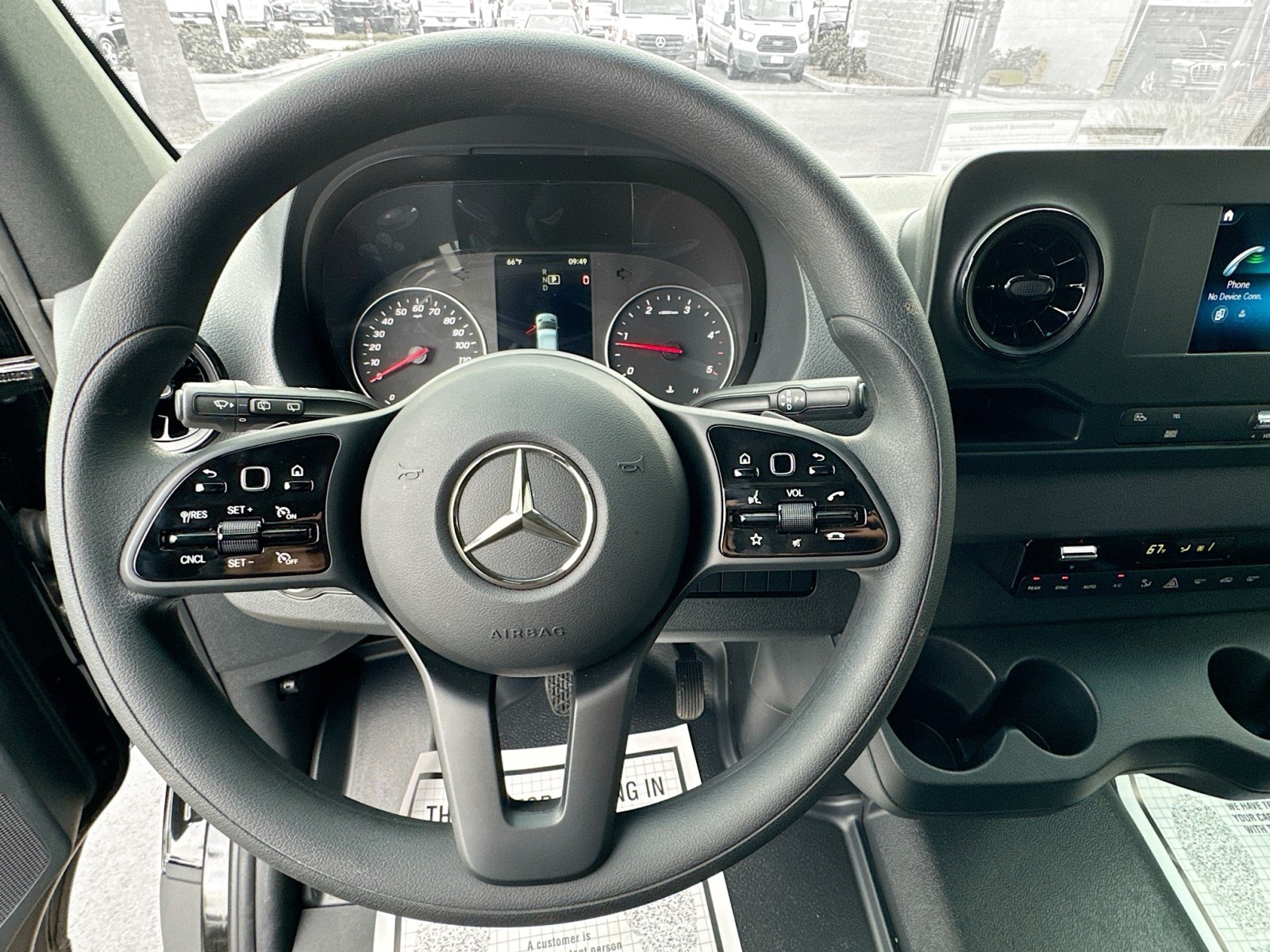 Vehicle image 11 of 27