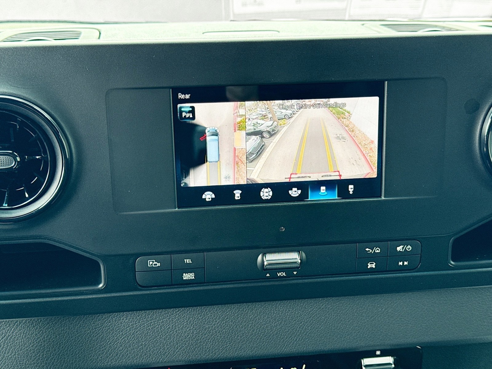 Vehicle image 13 of 27