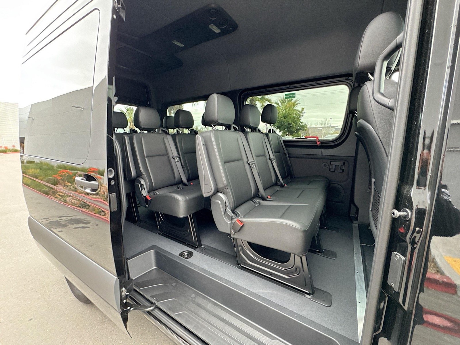 Vehicle image 22 of 27