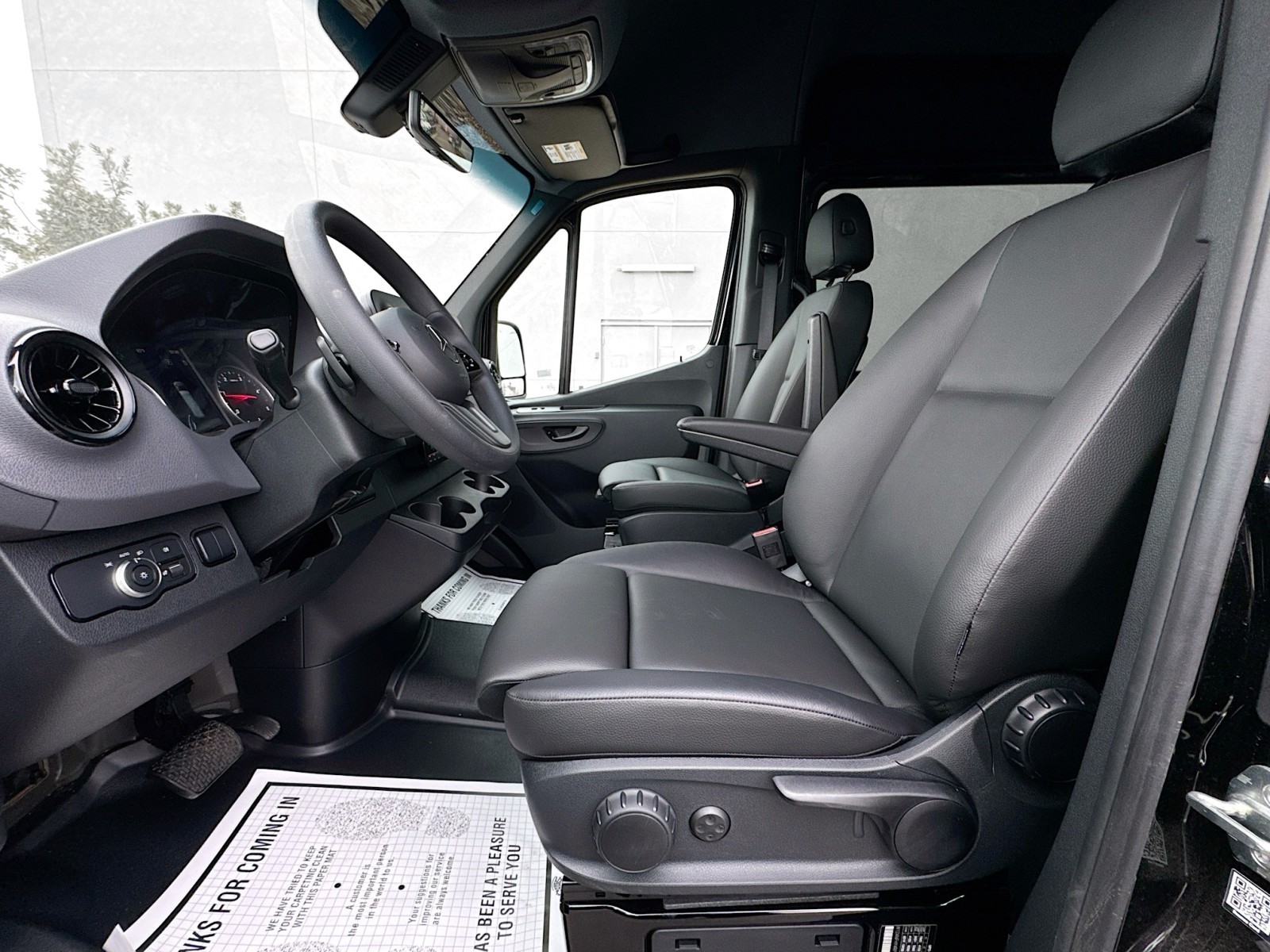 Vehicle image 18 of 27