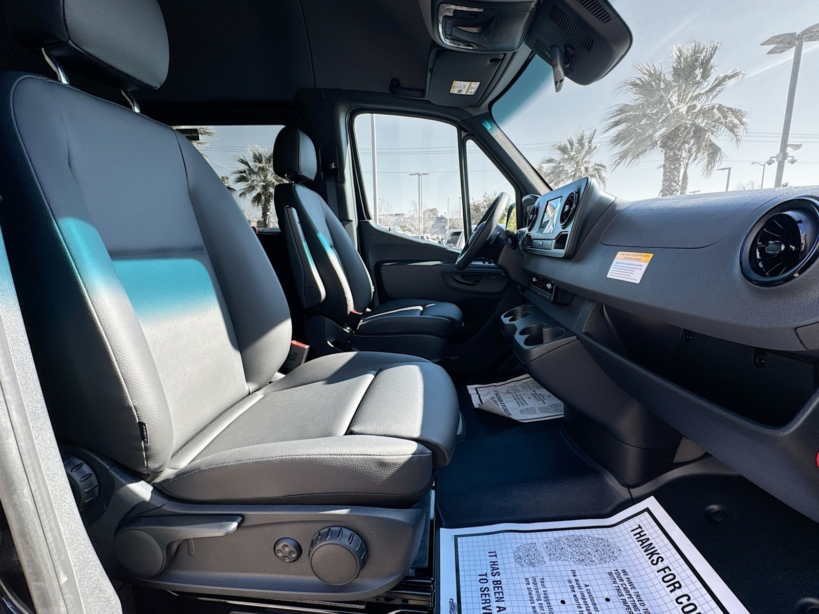 Vehicle image 24 of 28