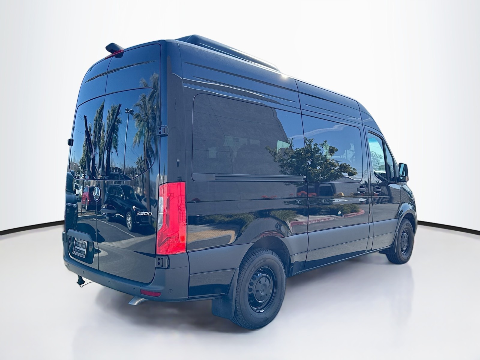 Vehicle image 5 of 28