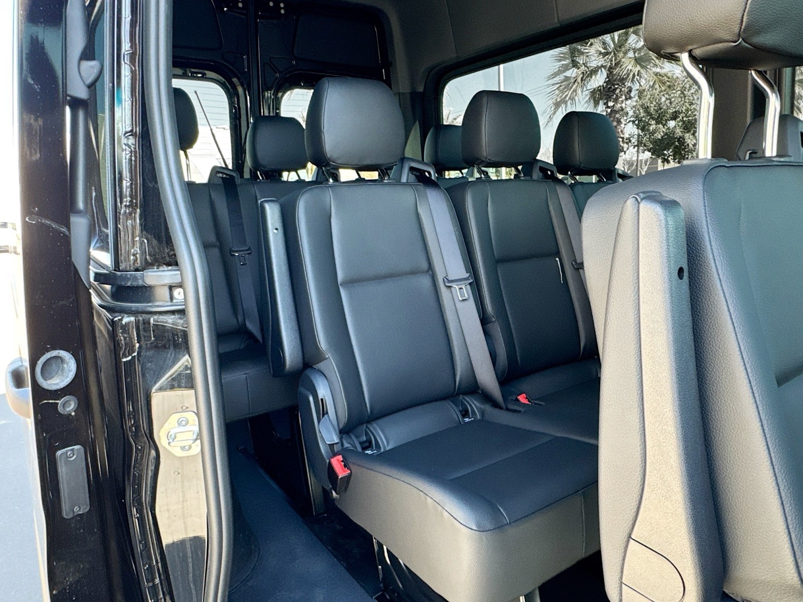 Vehicle image 22 of 28