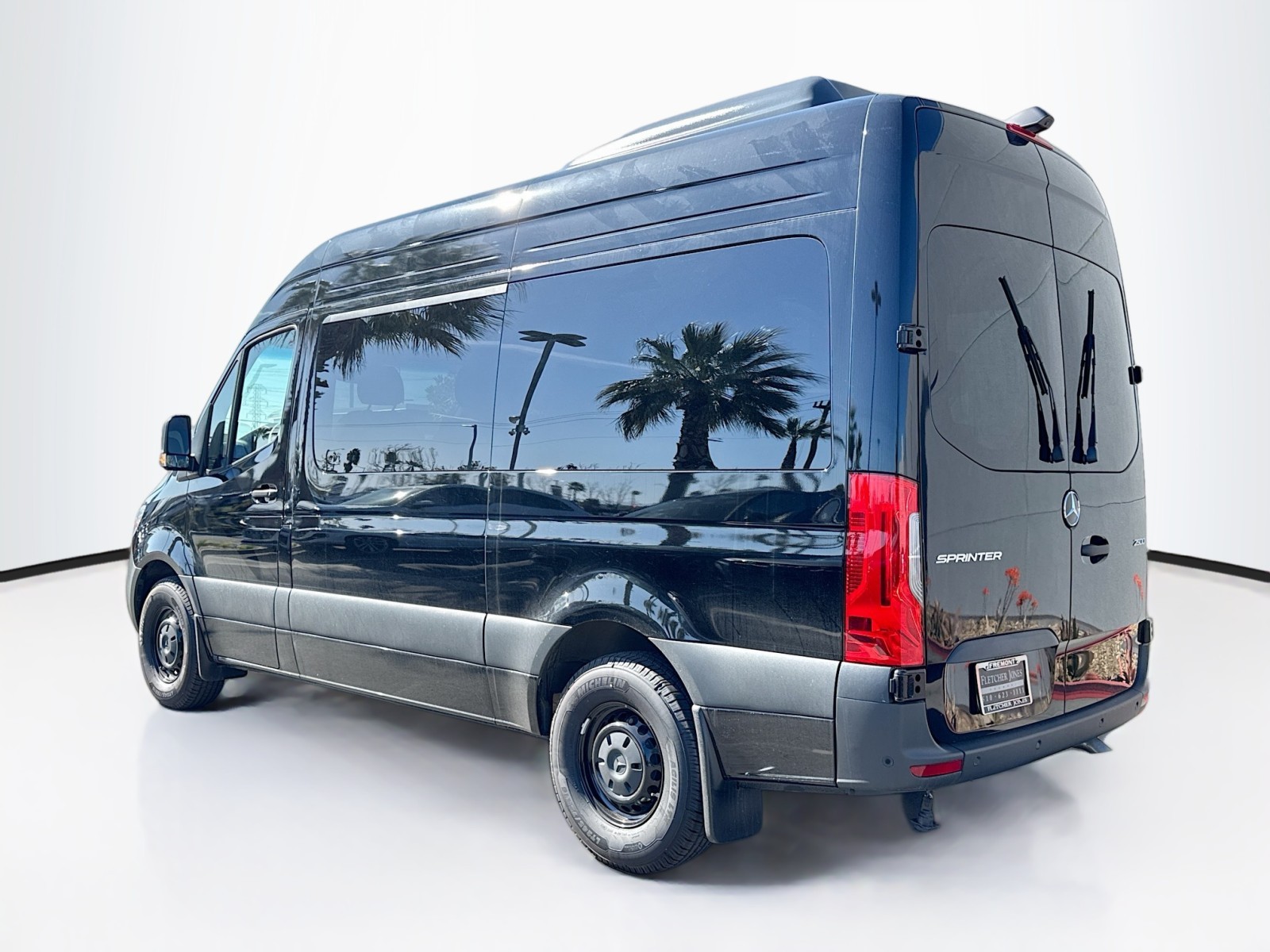 Vehicle image 7 of 28