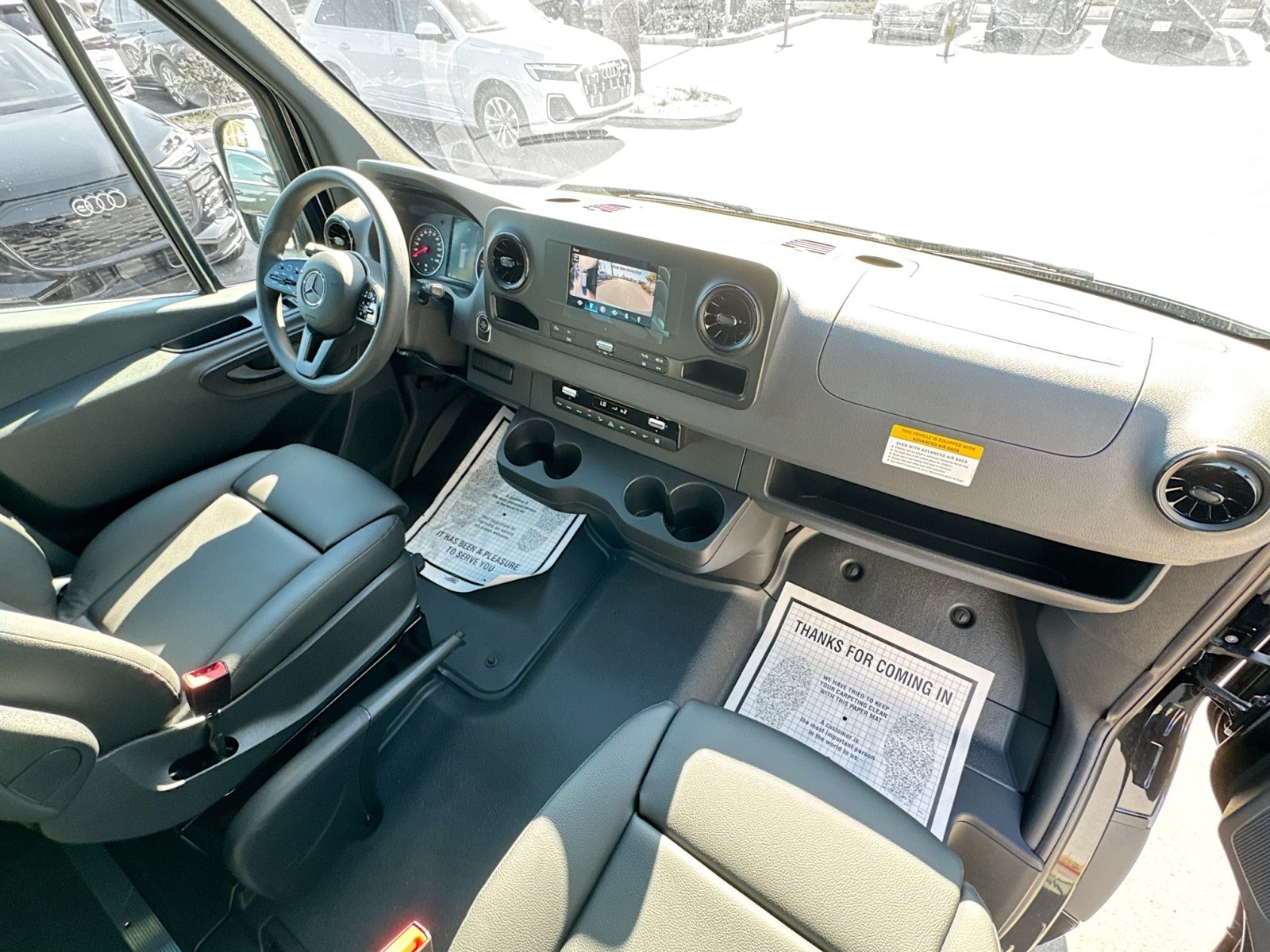 Vehicle image 25 of 28