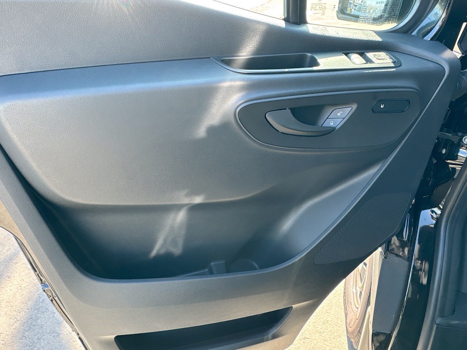 Vehicle image 16 of 28