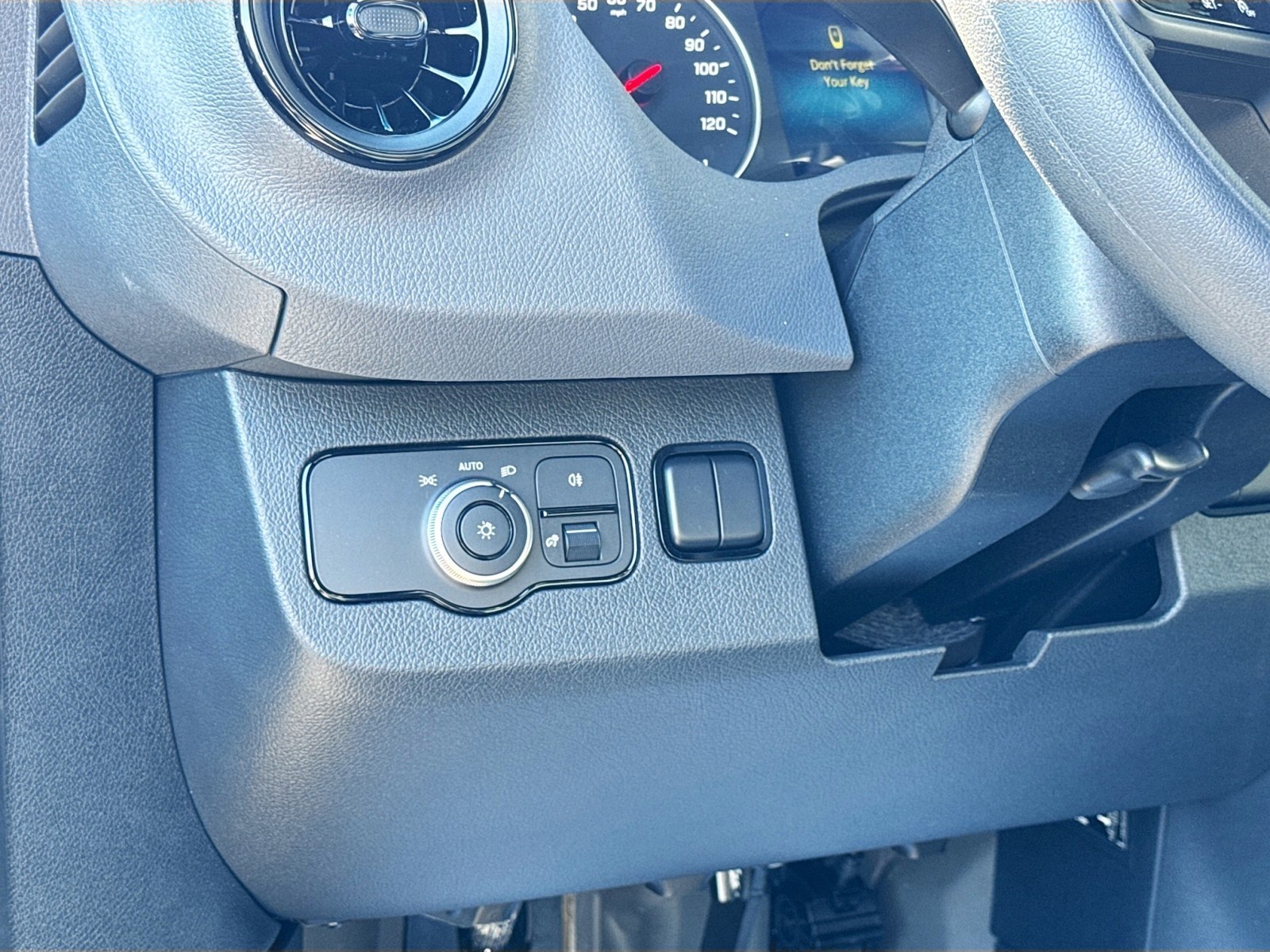 Vehicle image 10 of 28