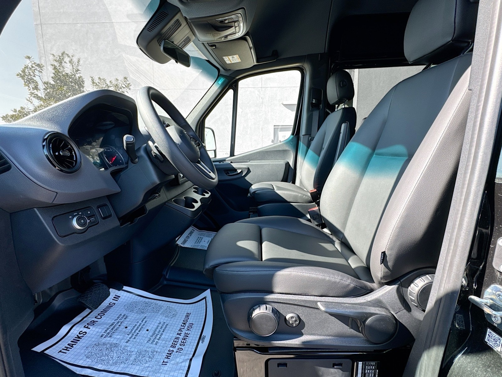 Vehicle image 18 of 28