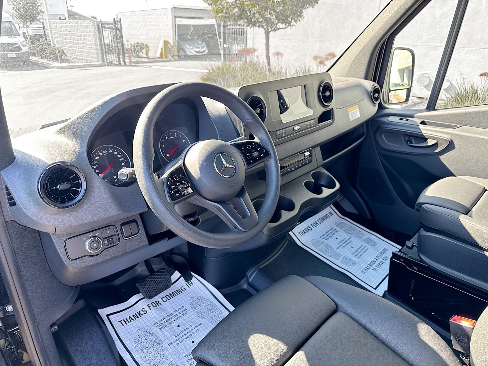 Vehicle image 9 of 28