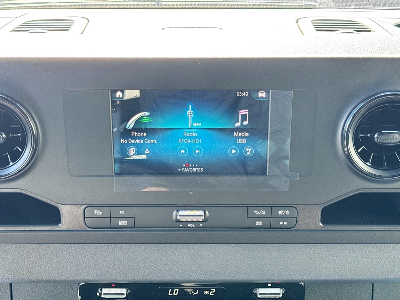 Vehicle image 14 of 28
