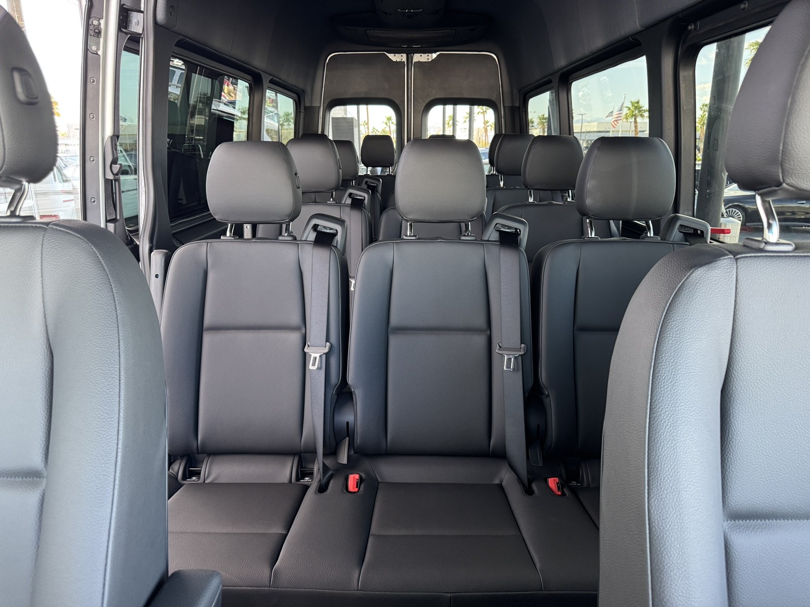 Vehicle image 14 of 28