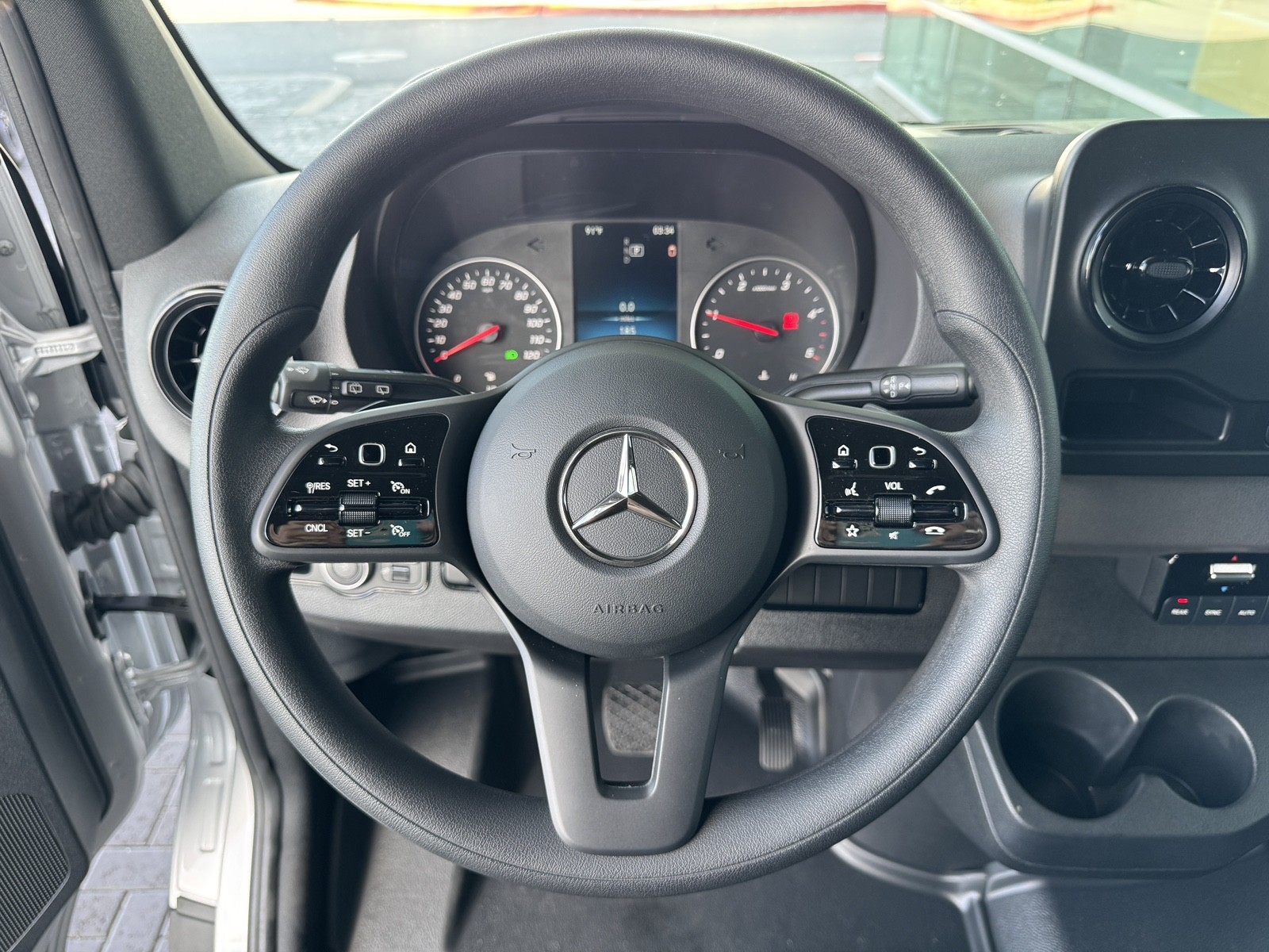 Vehicle image 23 of 28