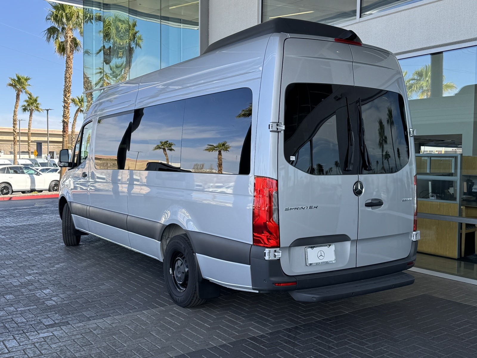 Vehicle image 4 of 28