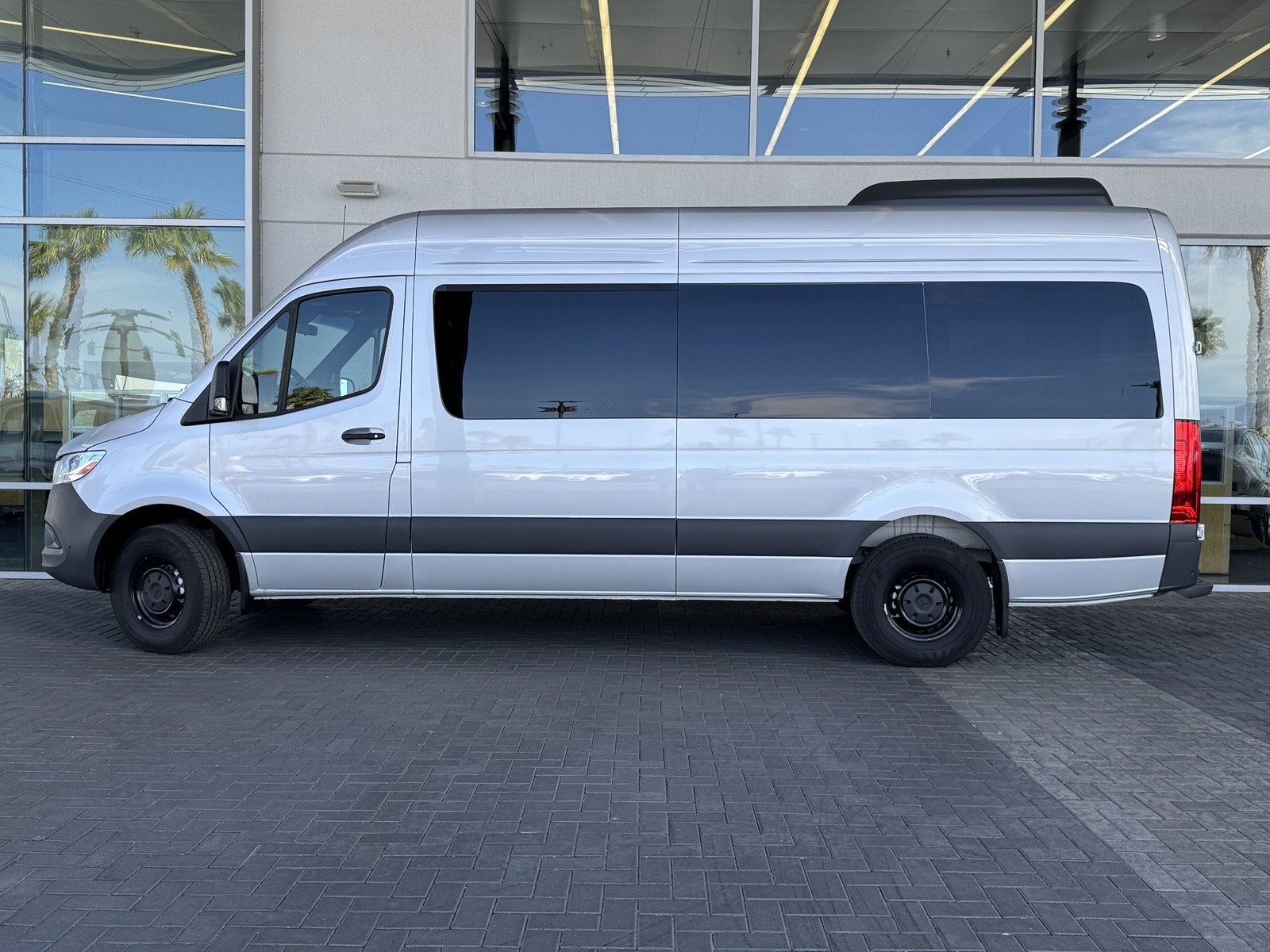 Vehicle image 5 of 28