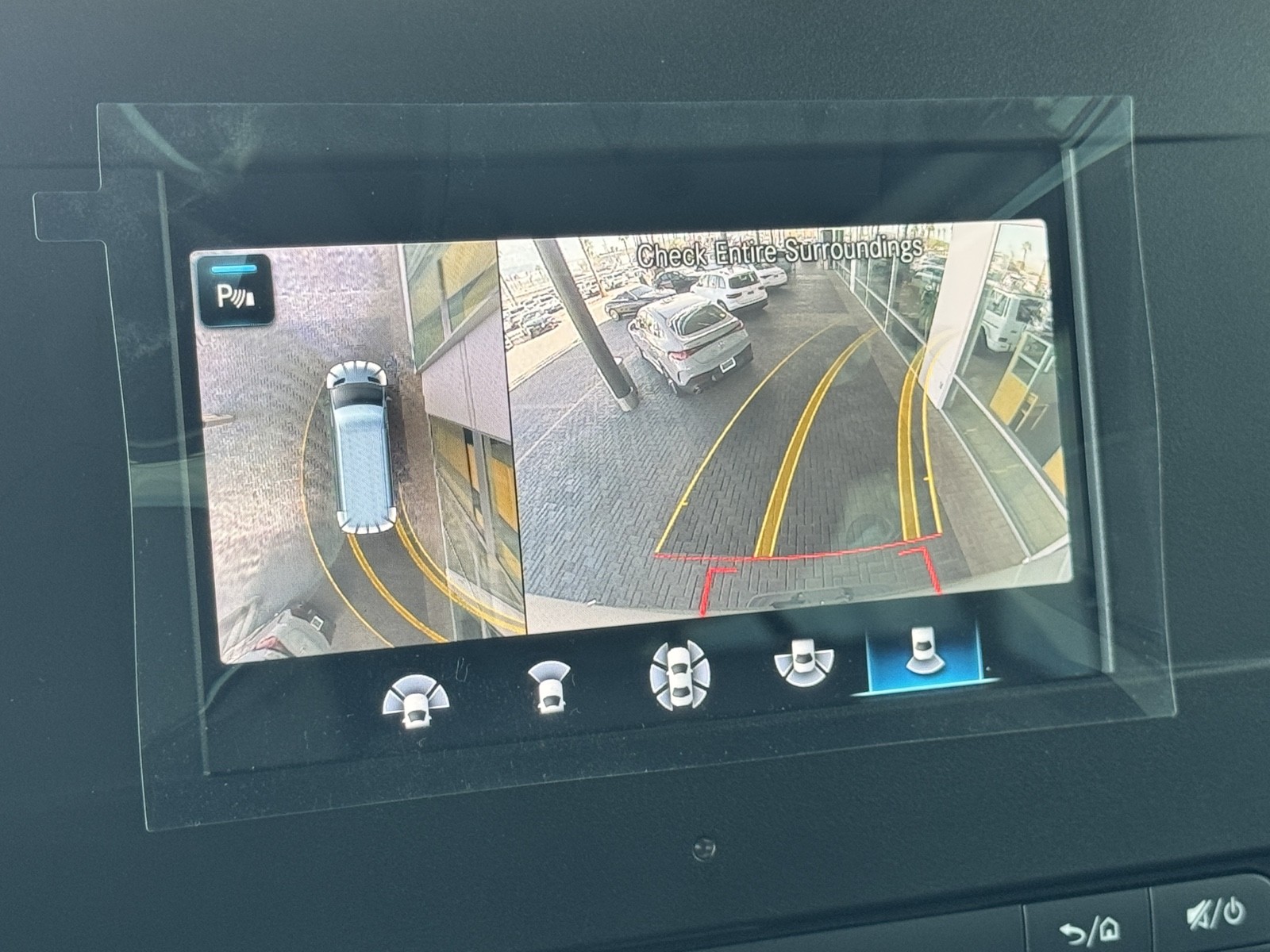 Vehicle image 26 of 28