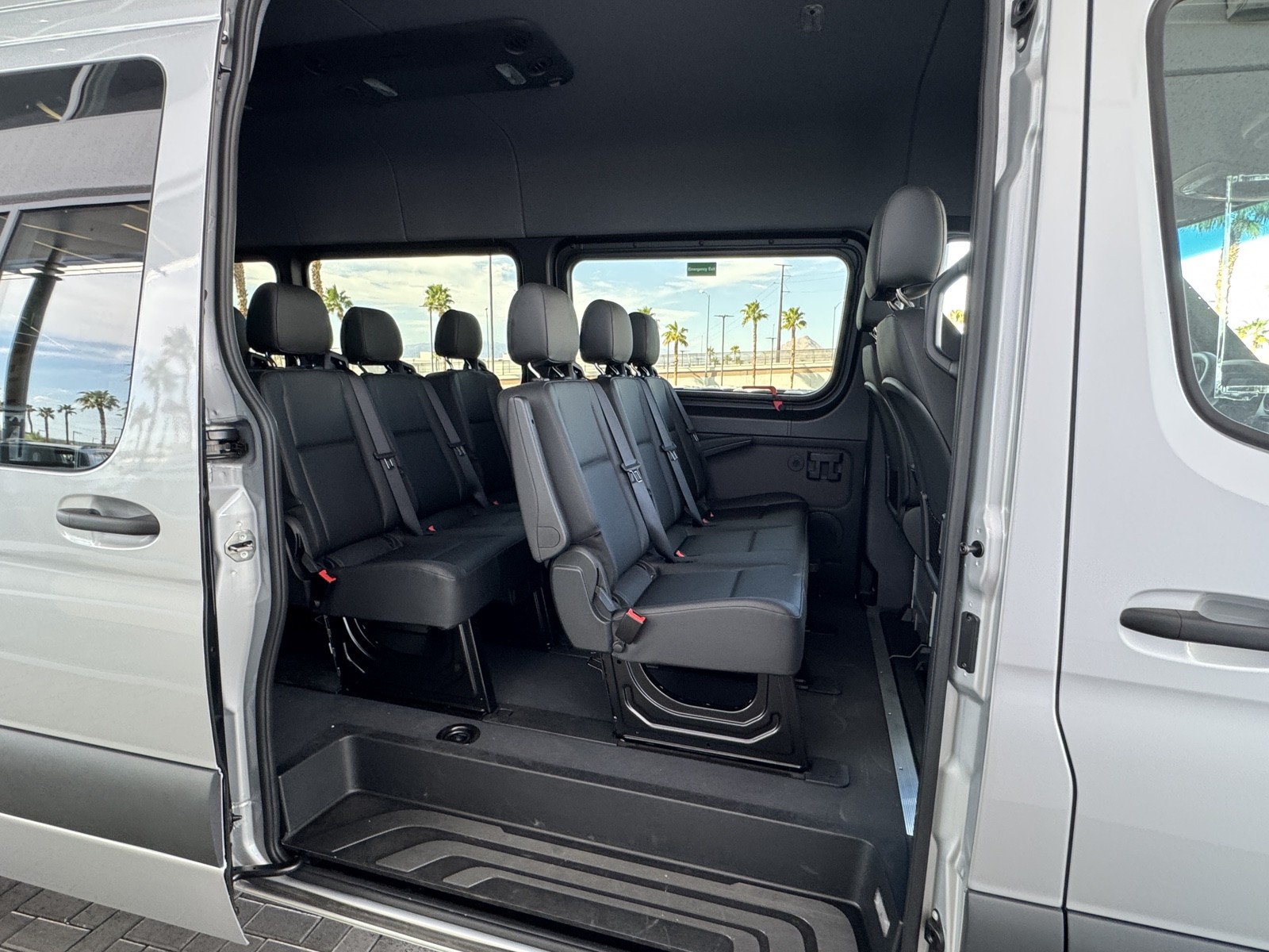 Vehicle image 11 of 28
