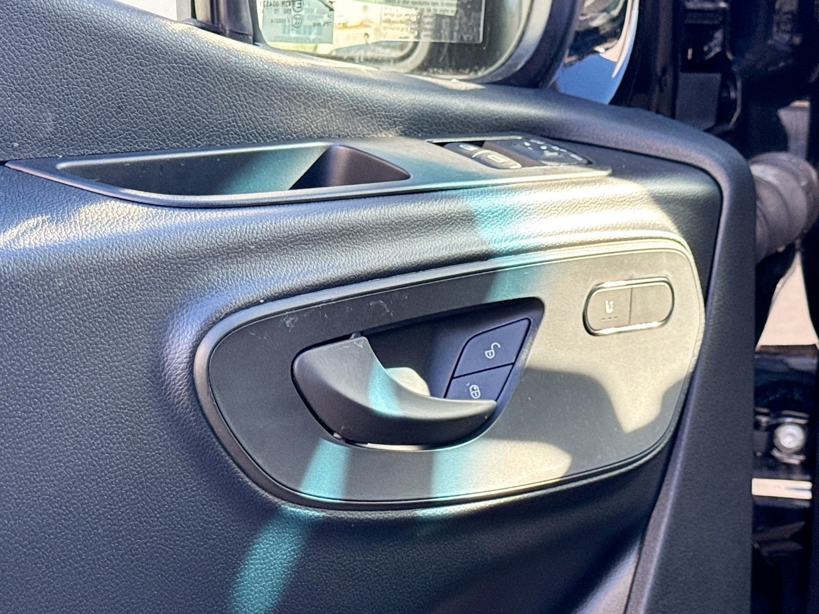 Vehicle image 18 of 25