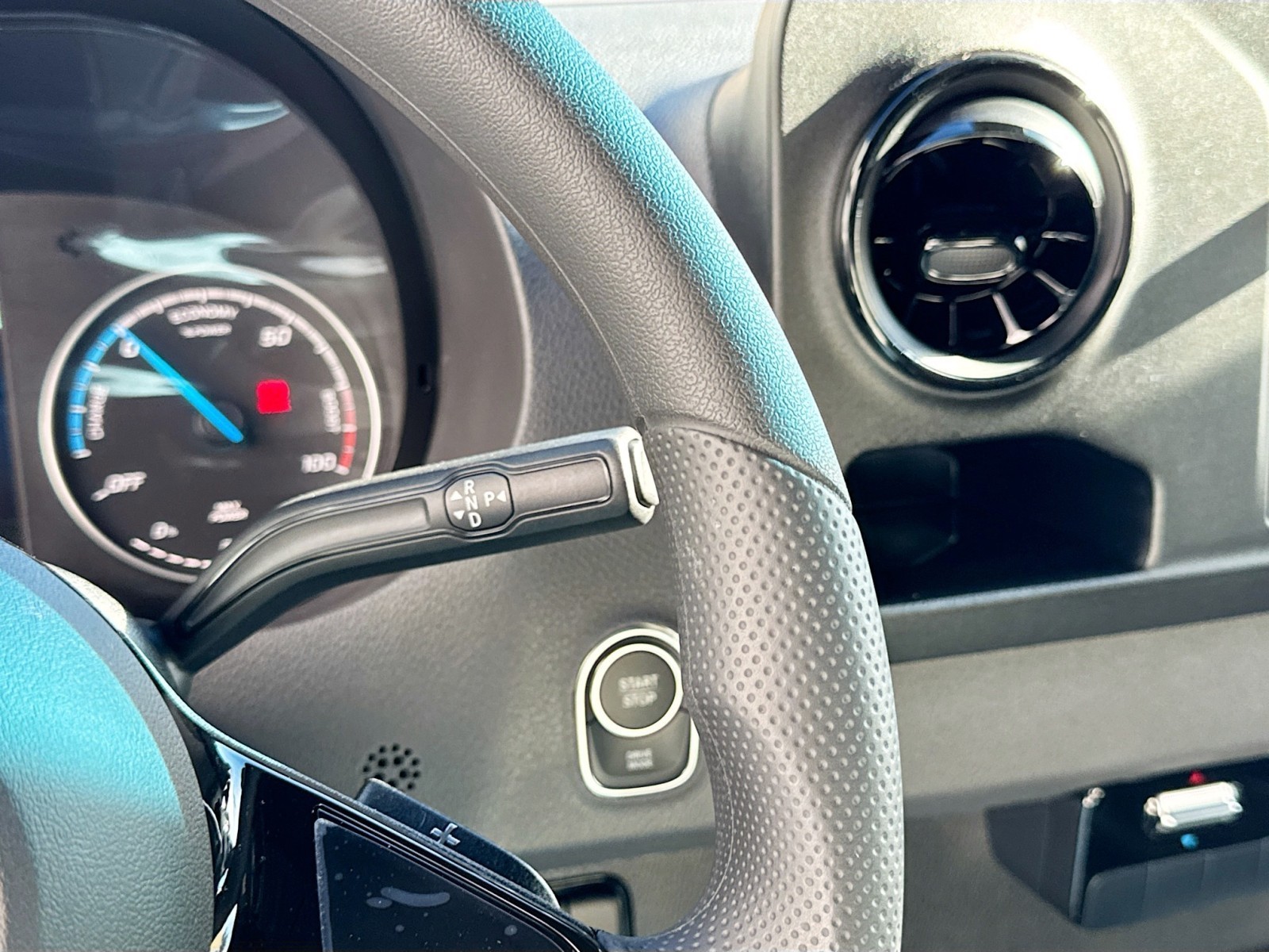 Vehicle image 17 of 25