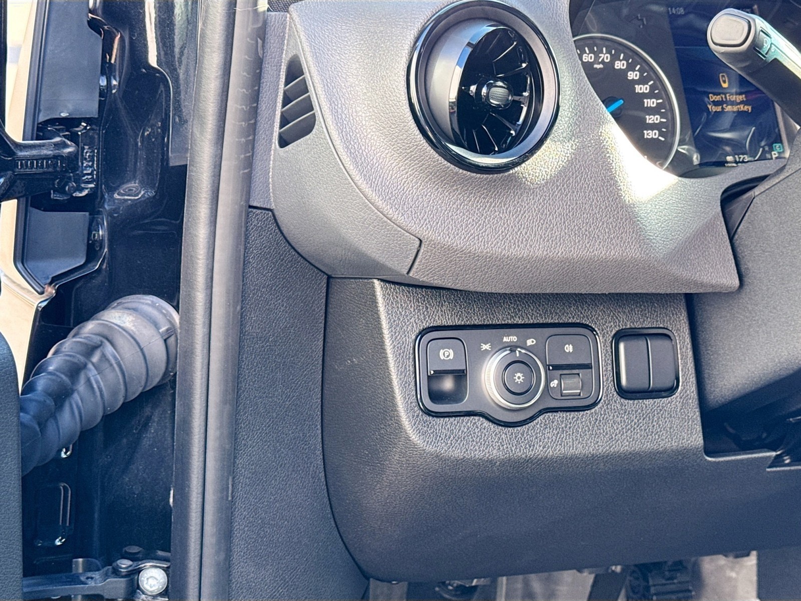 Vehicle image 13 of 25