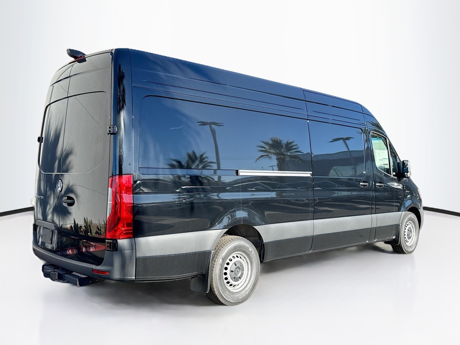 Vehicle image 5 of 25
