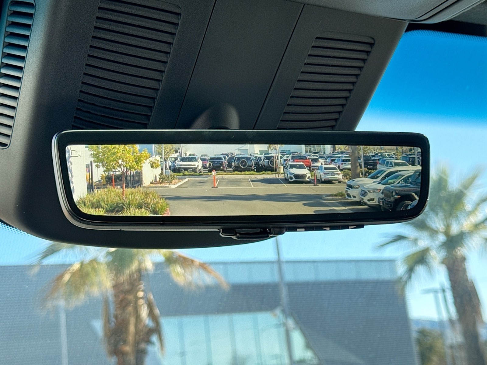 Vehicle image 15 of 25