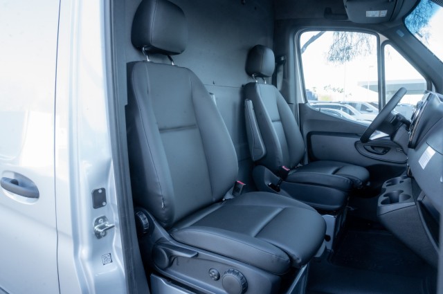 Vehicle image 16 of 23