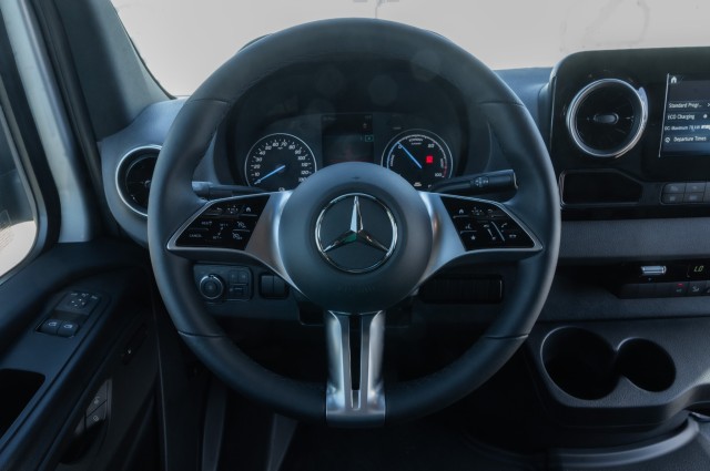 Vehicle image 20 of 23