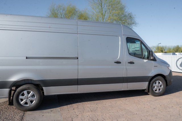 Vehicle image 4 of 23