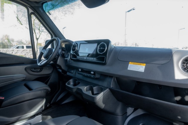 Vehicle image 17 of 23
