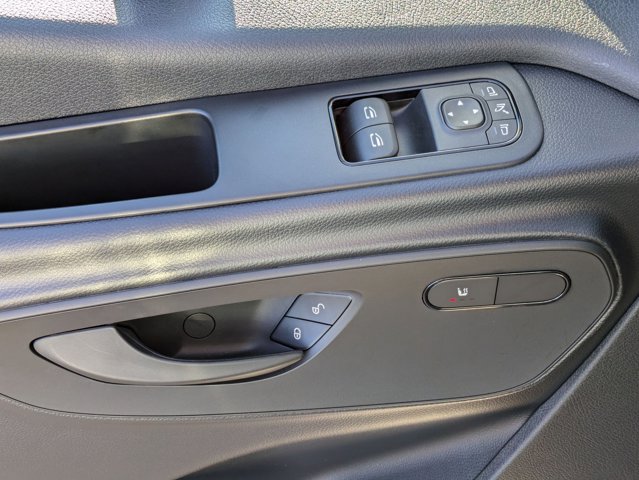 Vehicle image 14 of 35