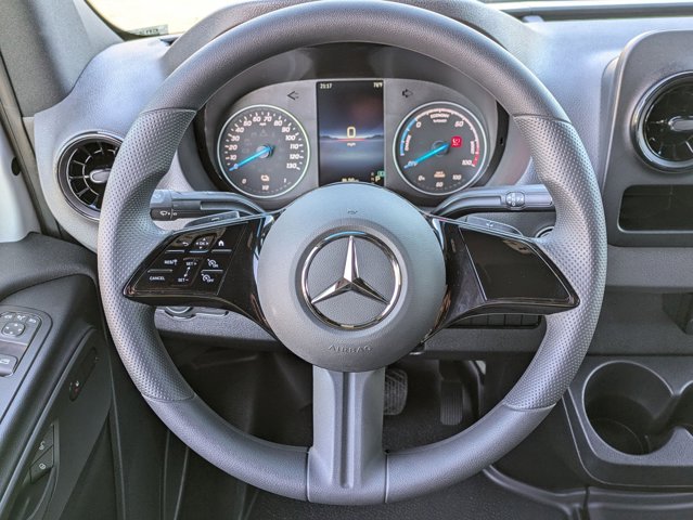 Vehicle image 17 of 35