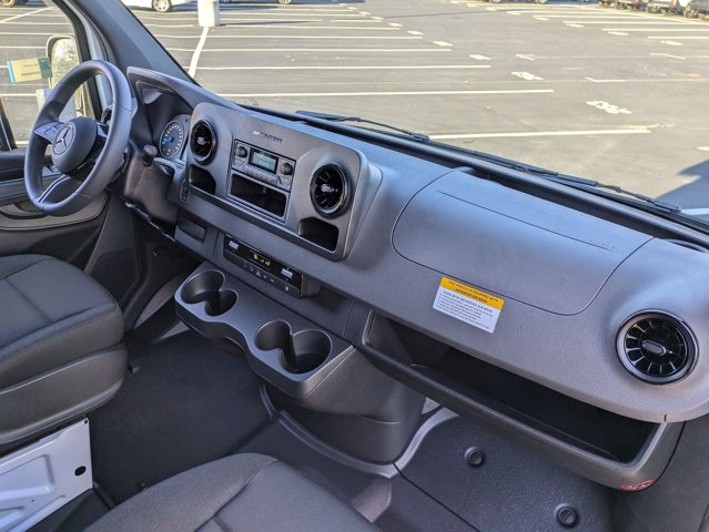 Vehicle image 32 of 35