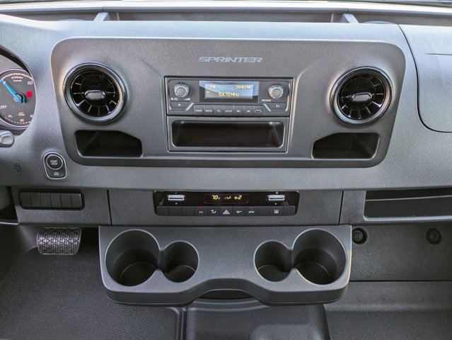 Vehicle image 21 of 35