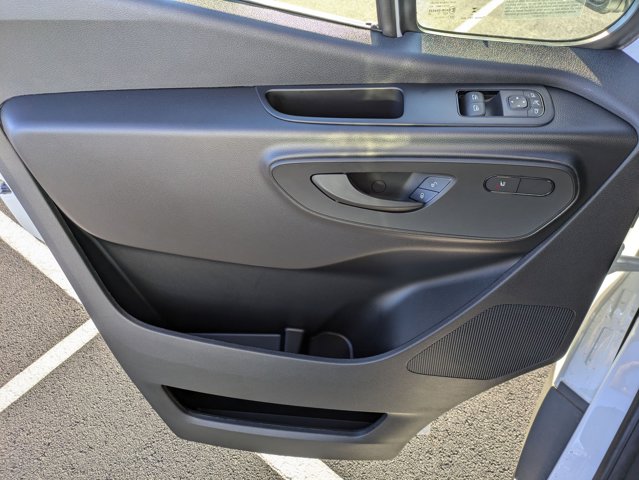 Vehicle image 13 of 35