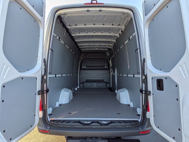 Vehicle image 31 of 35