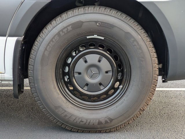 Vehicle image 12 of 33