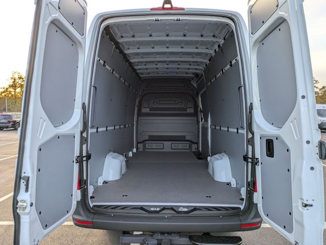 Vehicle image 29 of 33