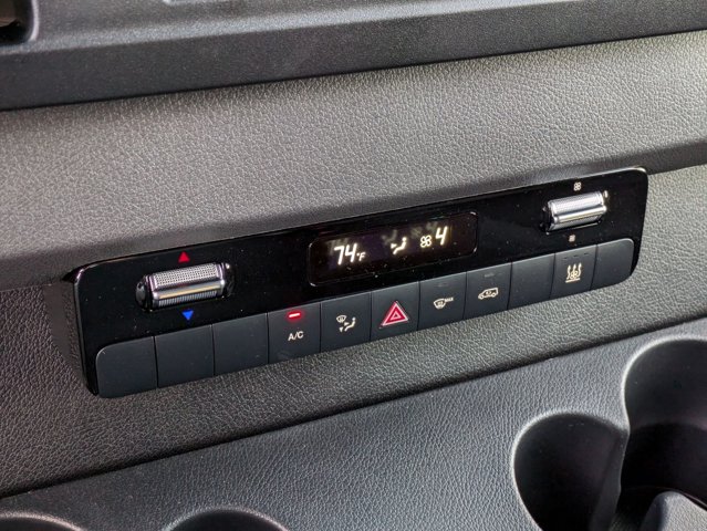 Vehicle image 22 of 33