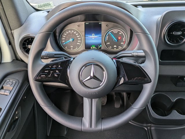 Vehicle image 16 of 33