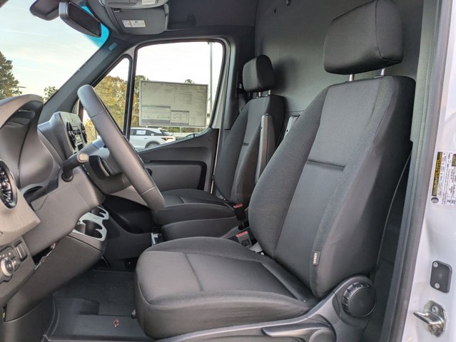 Vehicle image 15 of 33