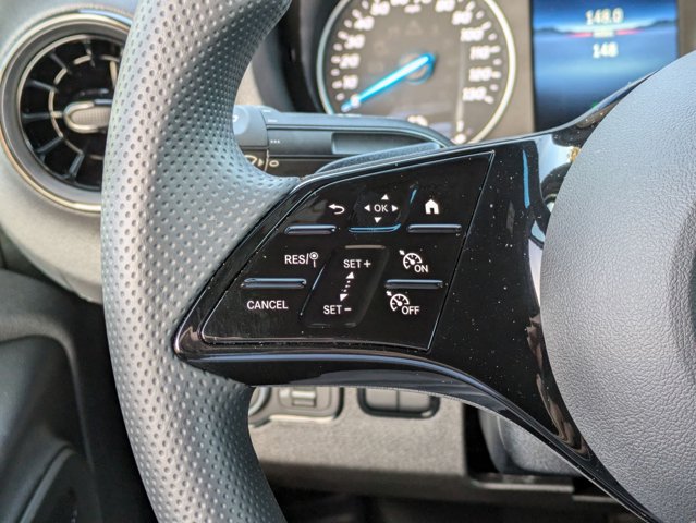 Vehicle image 17 of 33
