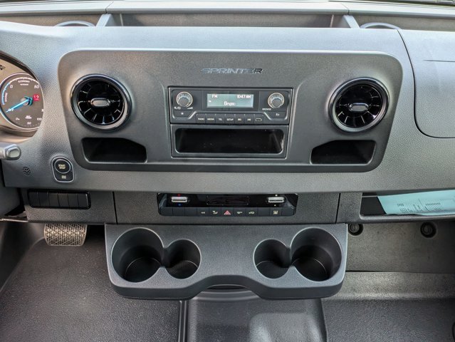 Vehicle image 20 of 33