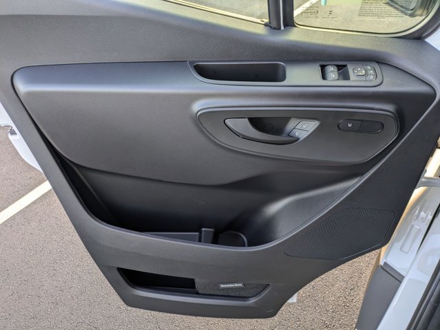 Vehicle image 13 of 33