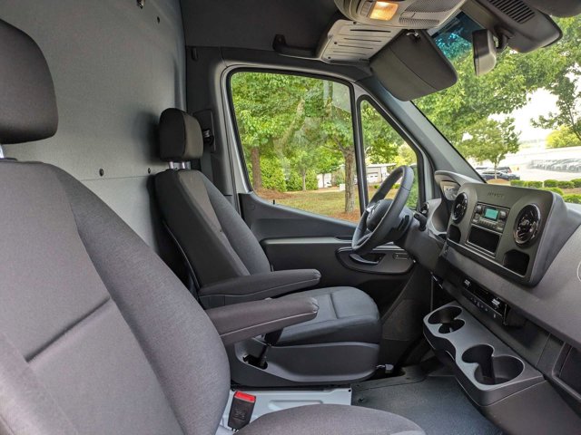 Vehicle image 23 of 32