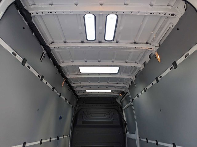 Vehicle image 19 of 32